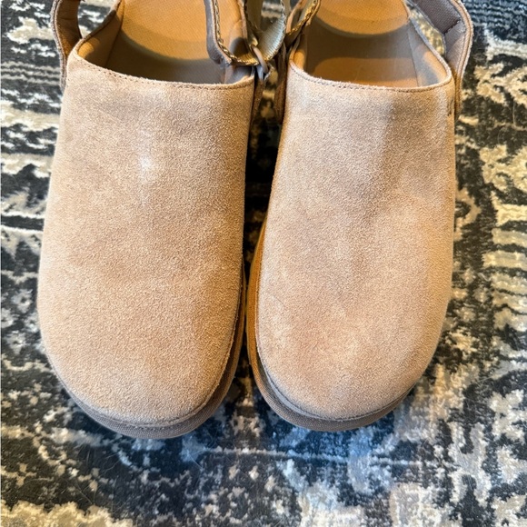 UGG Women’s Tan Suede Slip-On Loafers - Picture 7 of 9